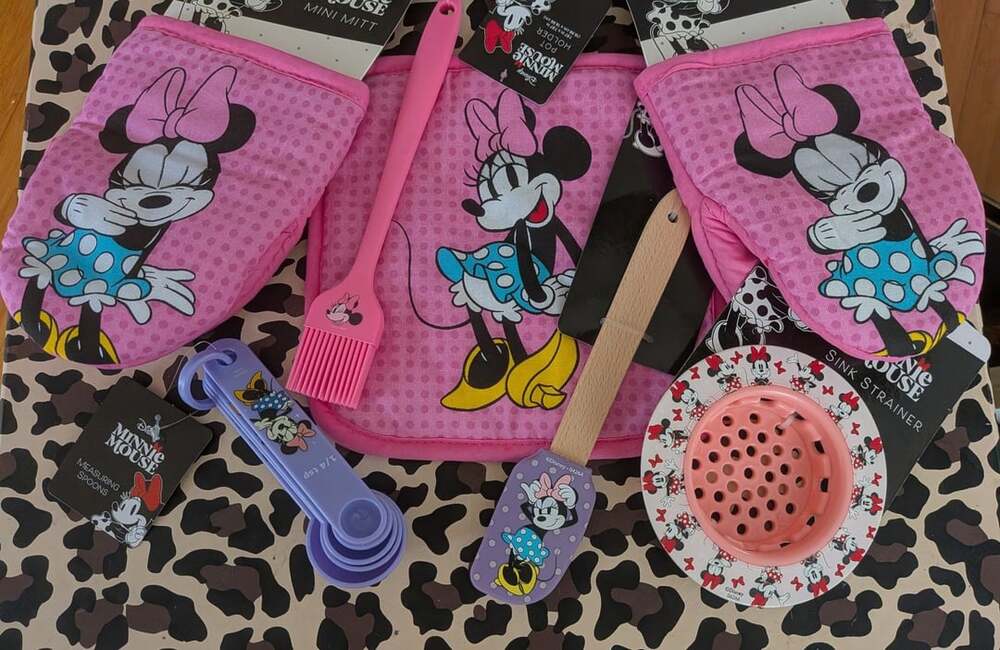 Disney Minnie Mouse Kitchen Baking Set Mitts Spatula Measuring Spoons New